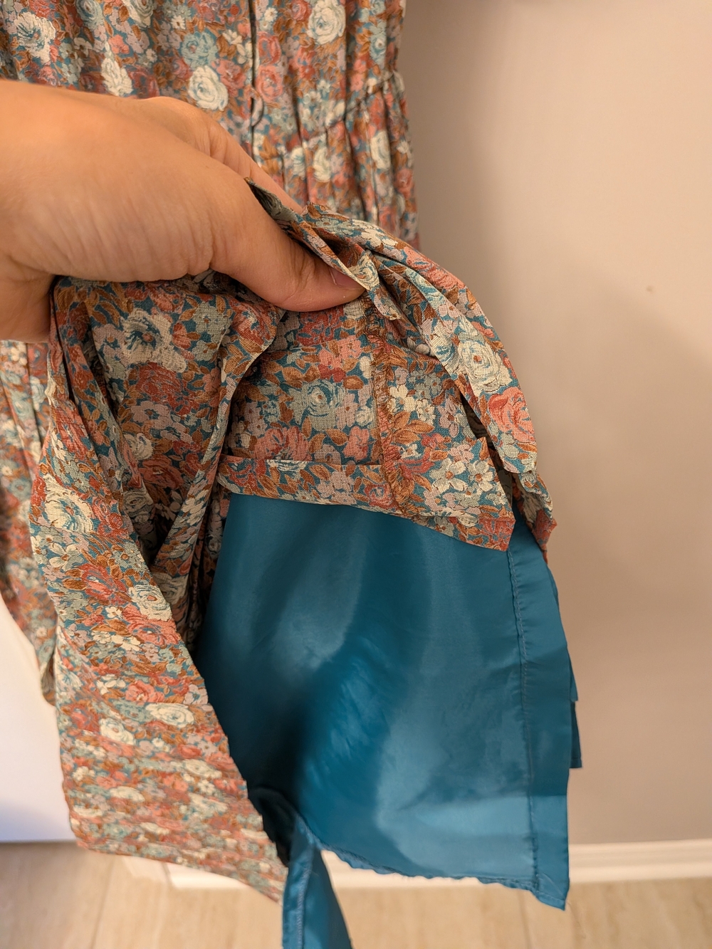 Vintage Japanese Floral Pleated Midi - Like New - Picture 4 of 10